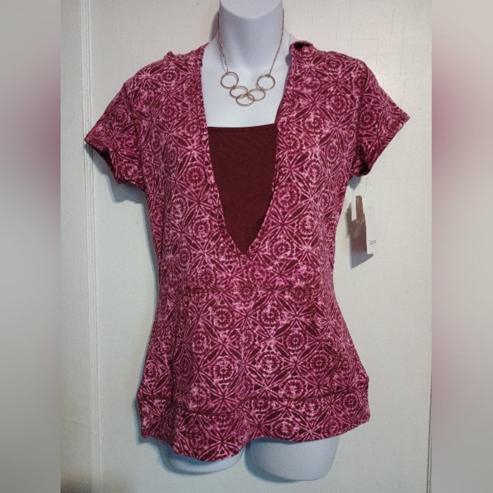 Liz & Co. Burgundy Geometric Blouse